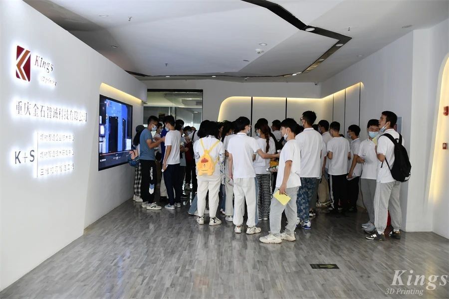 重庆大学材料学院79名师生到访重庆金石3D打印工厂